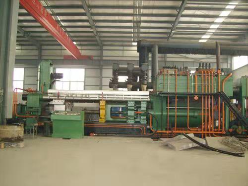 擠壓機(jī)